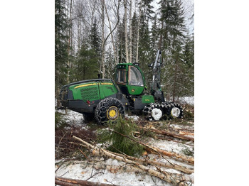 JOHN DEERE Harvester