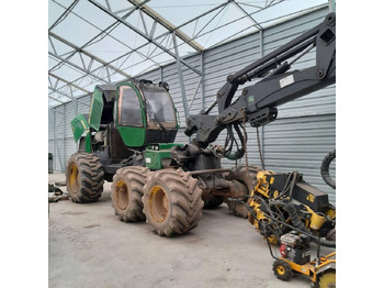 JOHN DEERE Harvester