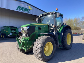 JOHN DEERE 6210R Traktor