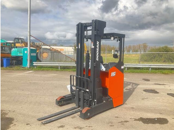 DOOSAN Schubmaststapler