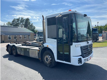 Abrollkipper Mercedes-Benz Econic 2630 L: das Bild 3