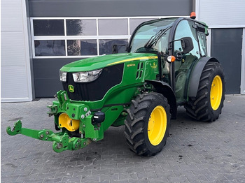 JOHN DEERE Traktor