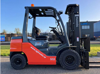 TOYOTA FDF 25 Dieselstapler
