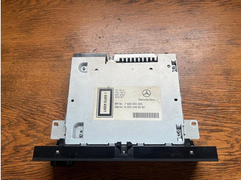 Fahrerhaus und Interieur für LKW Mercedes-Benz Actros MP4 TCC Low Radio A0004466562: das Bild 3