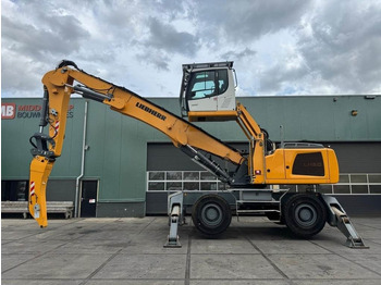 LIEBHERR Umschlagbagger