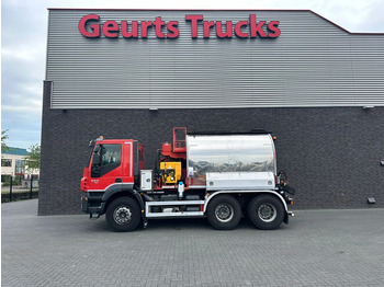 IVECO Trakker LKW