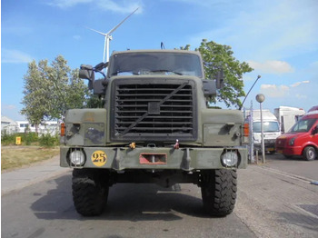 Pritsche LKW, Autokran Volvo N 10 6X6 L + FASSI: das Bild 2