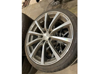 PIRELLI Felgen und Reifen