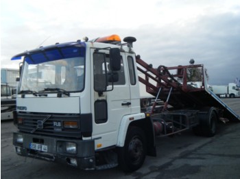 Autotransporter LKW Volvo FL6 4x2: das Bild 1