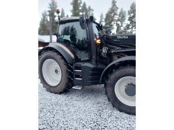 Traktor Valtra T 235: das Bild 3
