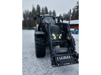 Traktor Valtra T 235: das Bild 2