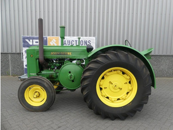 Traktor John-Deere D: das Bild 2
