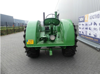 Traktor John-Deere D: das Bild 4