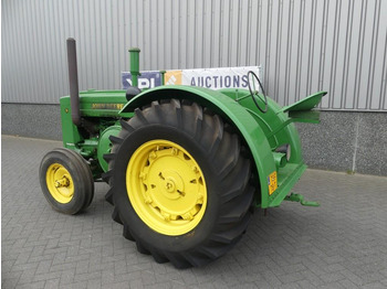 Traktor John-Deere D: das Bild 3