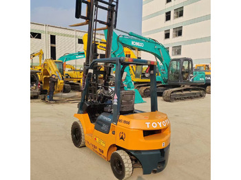 Dieselstapler TOYOTA FD30: das Bild 4