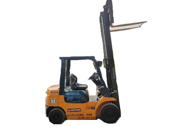 Dieselstapler TOYOTA FD30: das Bild 3