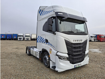IVECO Sattelzugmaschine