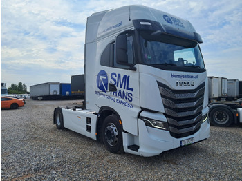 IVECO Sattelzugmaschine