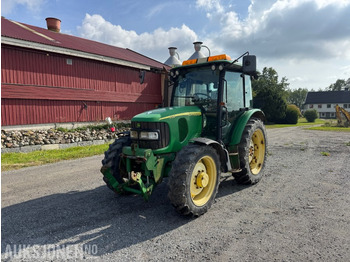 JOHN DEERE 5720 Traktor