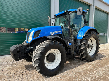 NEW HOLLAND T7.235 Traktor