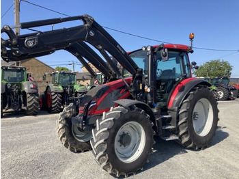 VALTRA Traktor