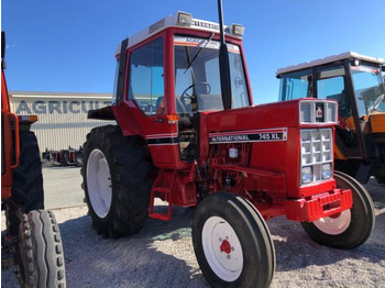 INTERNATIONAL Traktor