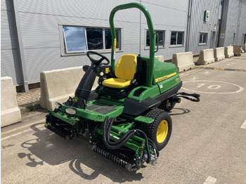 JOHN DEERE 7200 Rasenmäher