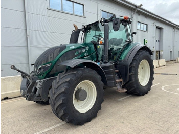 VALTRA T214 Traktor