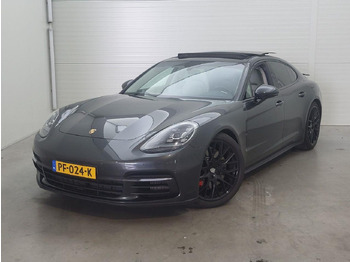 PORSCHE Schrägheck