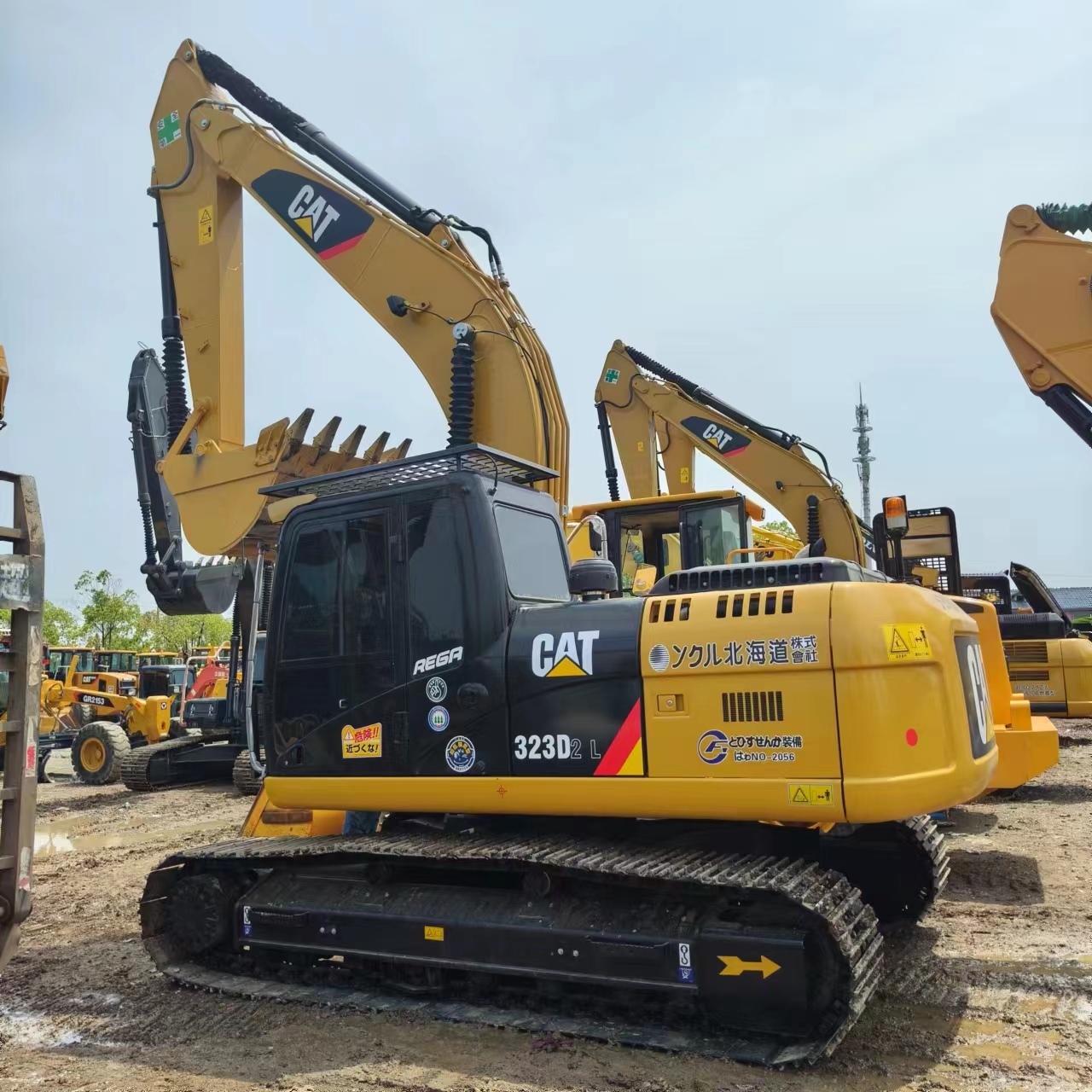CATERPILLAR 323D2L Kettenbagger