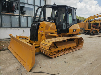 Bulldozer CATERPILLAR D5K: das Bild 2