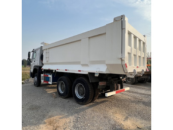 SINOTRUK HOWO Koffer LKW