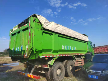 SINOTRUK HOWO Koffer LKW