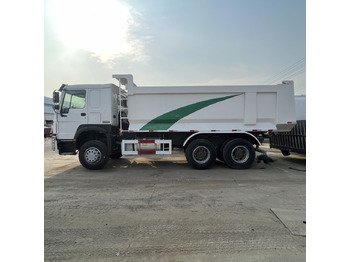 SINOTRUK HOWO Koffer LKW