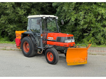 Traktor Kubota * Traktor KUBOTA L4200 * 4x4 * Pług Piaskarka * Wałek Przód Tył * Sprowadzony* Zimowe Utrzymanie: das Bild 2