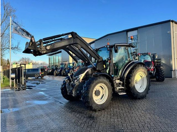 VALTRA Traktor