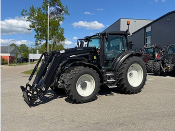VALTRA Traktor