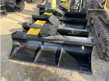 Baggerschaufel Godet de curage inclinable pour minipelle 4T - 6T: das Bild 3
