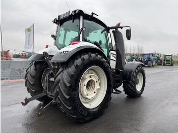 Traktor VALTRA T214 DIRECT: das Bild 5