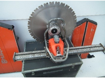 HUSQVARNA Baumaschine