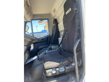 Autokran IVECO EUROCARGO 120E25: das Bild 5