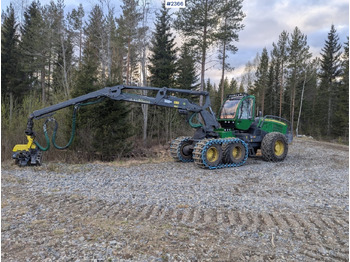 JOHN DEERE Harvester