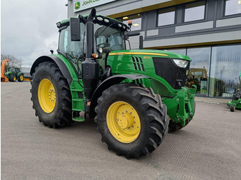 JOHN DEERE 6215R Traktor