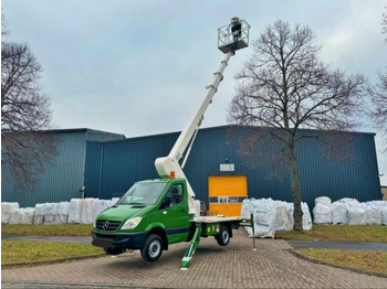 LKW mit Arbeitsbühne