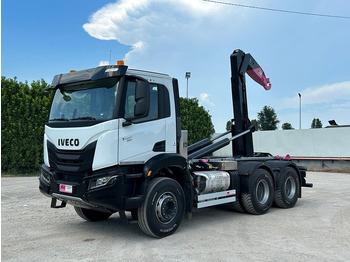 IVECO Trakker Abrollkipper