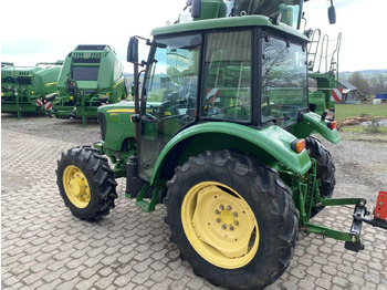 Traktor John Deere 5055E: das Bild 5