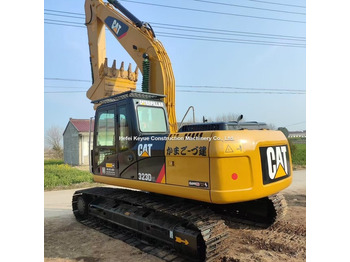 CATERPILLAR 323 Kettenbagger