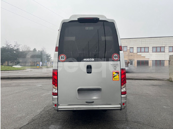 Kleinbus, Personentransporter Iveco Daily: das Bild 5