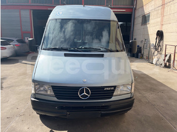 Kleinbus, Personentransporter Mercedes-Benz Sprinter: das Bild 2
