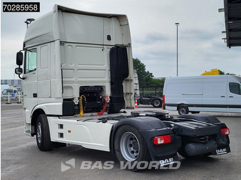 Sattelzugmaschine DAF XF 530 XF 4X2 Retarder 2xTanks Standklima ACC Euro 6: das Bild 2